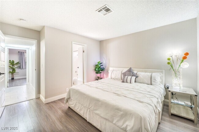 Building Photo - 4441 Rich Dr