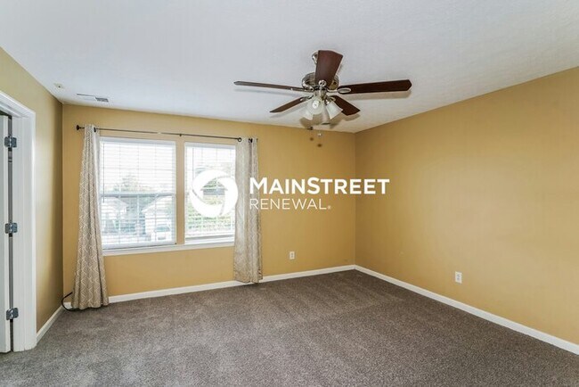 Building Photo - 3 Bedroom Pet-Friendly Home in Nashville, TN with Main Street Renewal