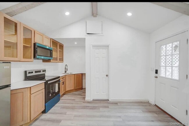 Building Photo - 3 William St