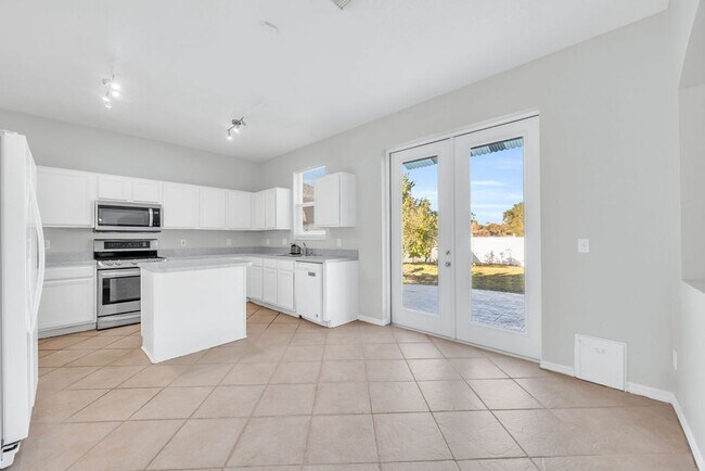 Building Photo - Nice 3/2.5 Home in East Orlando with 2-Car Garage