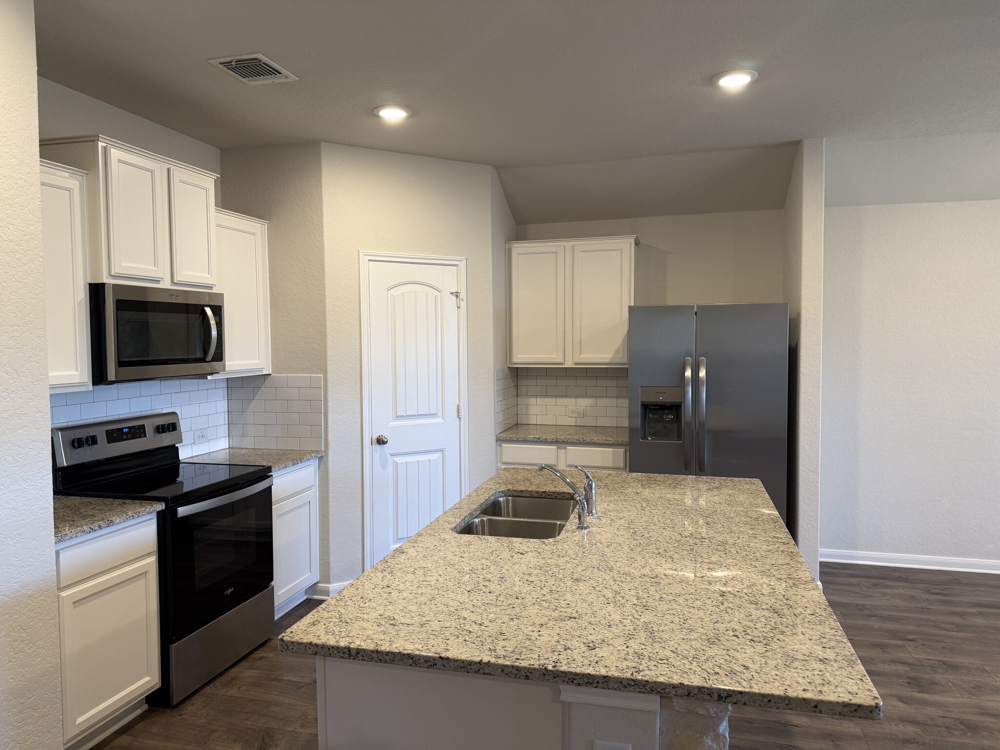 Building Photo - 380 Huntsman Way