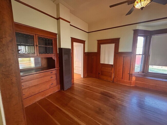 Building Photo - 318 F St