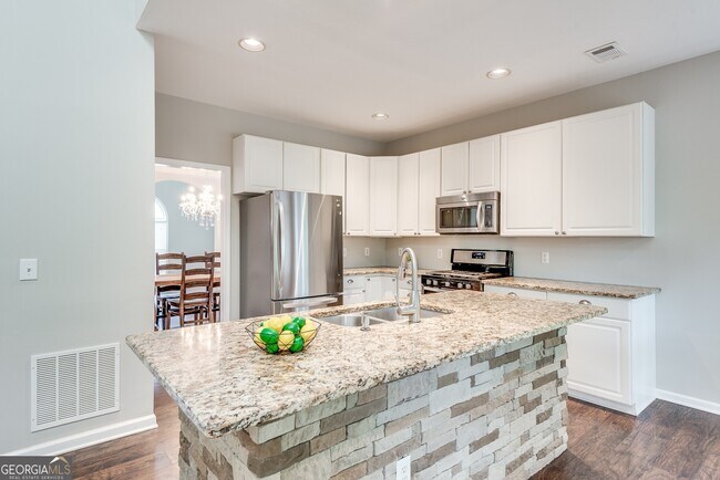 Building Photo - 6515 Fairgreen Dr