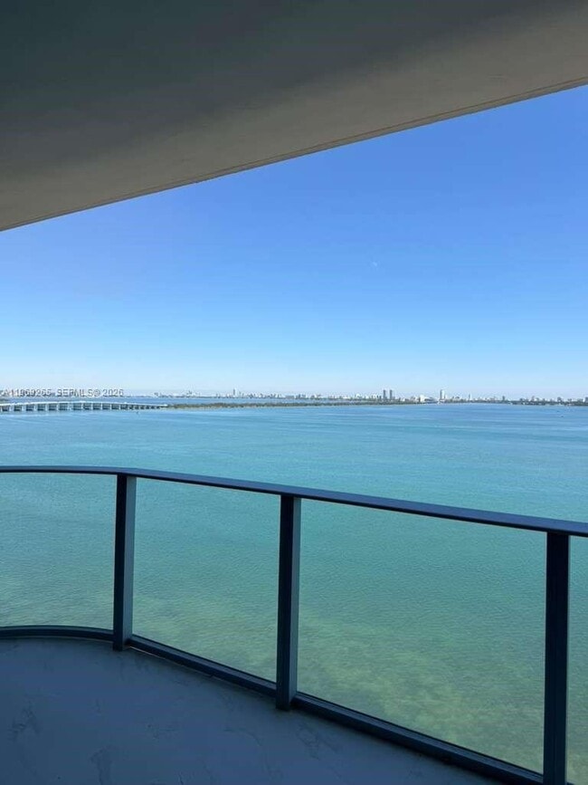 Building Photo - 700 NE 24th St