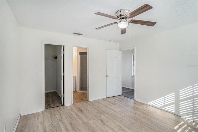 Building Photo - 8512 Lazy River Dr