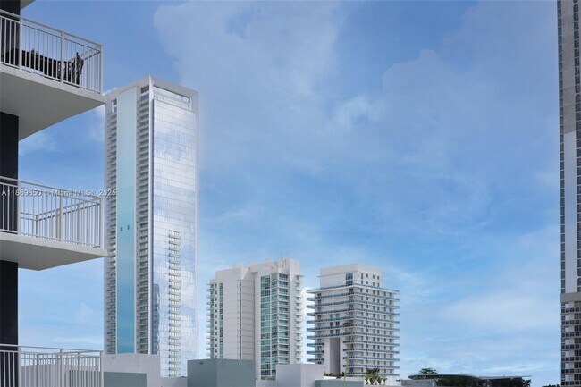 Building Photo - 2200 NE 4th Ave