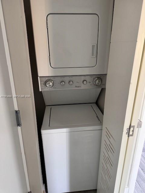 Building Photo - 222 Sidonia Ave