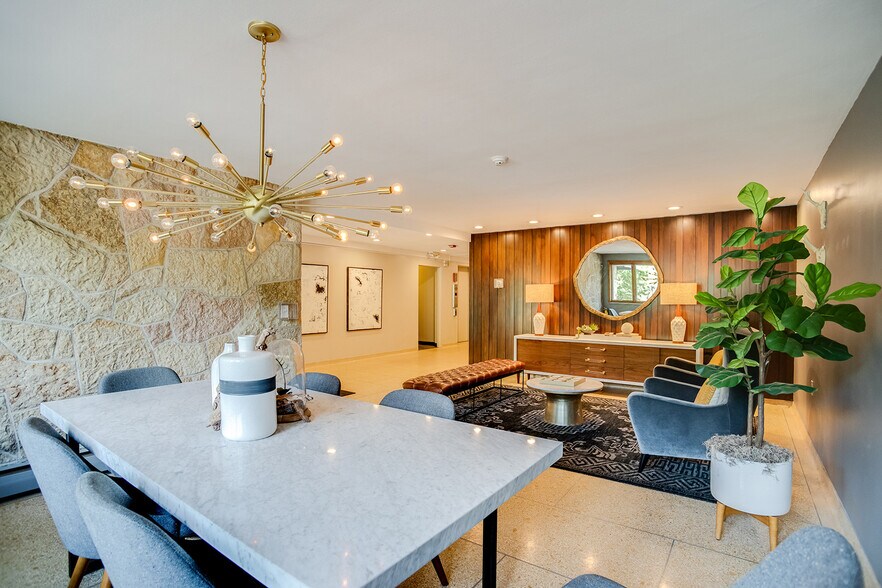 Welcoming Lobby - 2928 Dean Pky