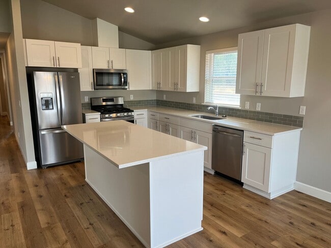 Building Photo - Newer Construction 3 Bedroom House in NW Redmond