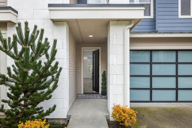 Building Photo - Modern Luxury Living in the Heart of Newcastle