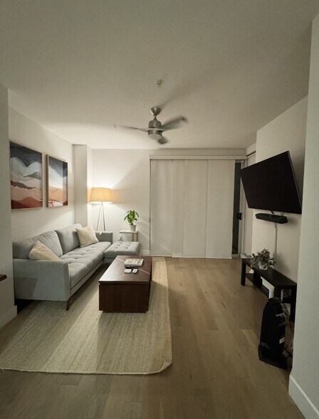 Living room (at night) - 901 Jefferson St