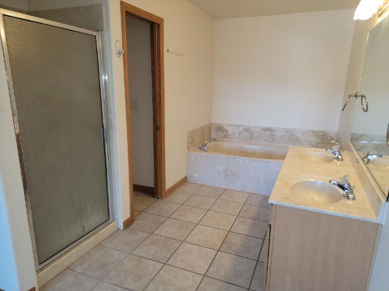 Building Photo - 7367 Carlin Grv