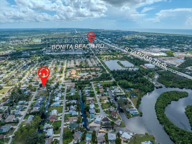 Building Photo - ANNUAL RENTAL - 3 Bed, 2 Bath Fully Furnis...