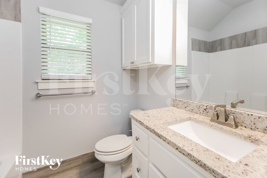 Building Photo - 1603 Village Dr