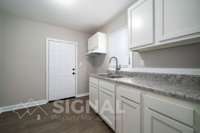 Building Photo - 1636 31st St SW