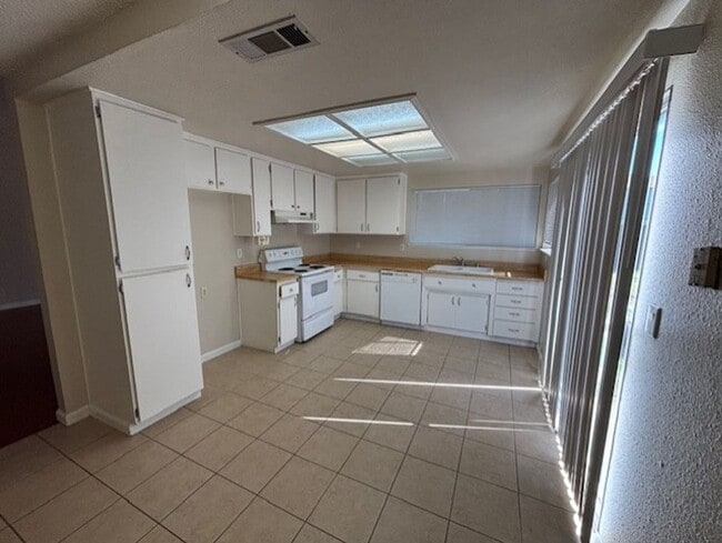 Building Photo - REDUCED!!!!