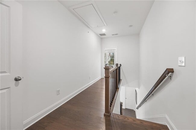 Building Photo - 6529 Beacon Dr