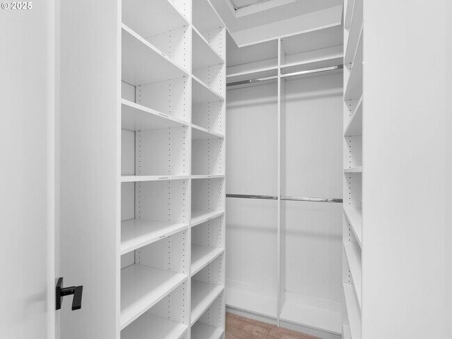 Building Photo - 9010 SW Inez St