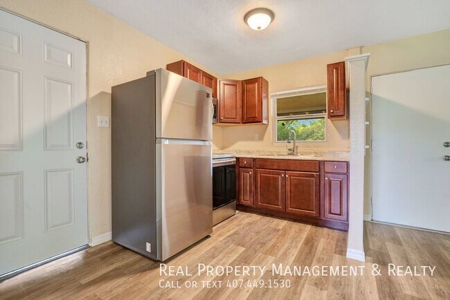 Building Photo - 2183 Crandon Ave
