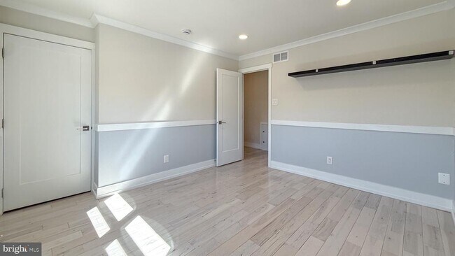 Building Photo - 10 Cedarbrook Dr