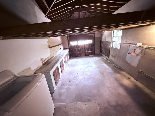 Building Photo - 2841 SW 33rd Ave