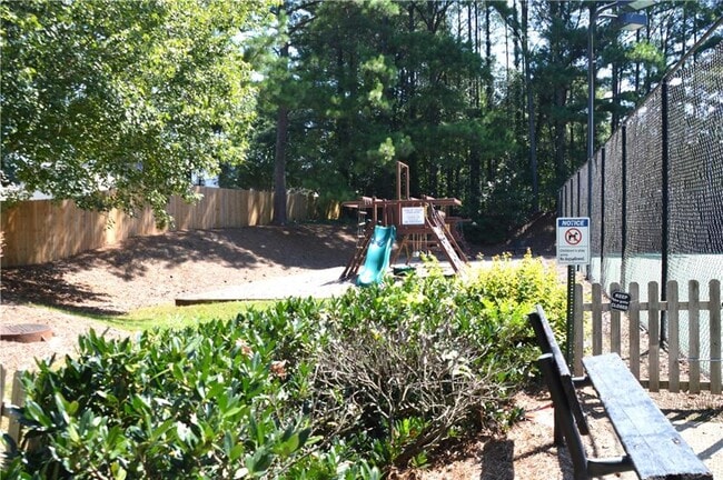 Building Photo - 2021 Crestview Way