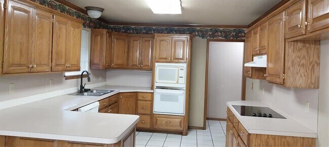 Building Photo - 441 Cactus Rd