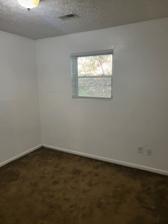 Building Photo - 939 Taylor Dr