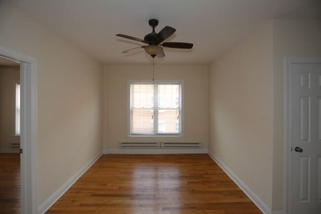 Building Photo - 727 W Cornelia Ave