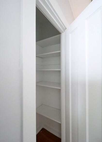 Building Photo - 1764 W North Shore Ave