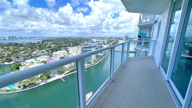 Building Photo - 5900 Collins Ave