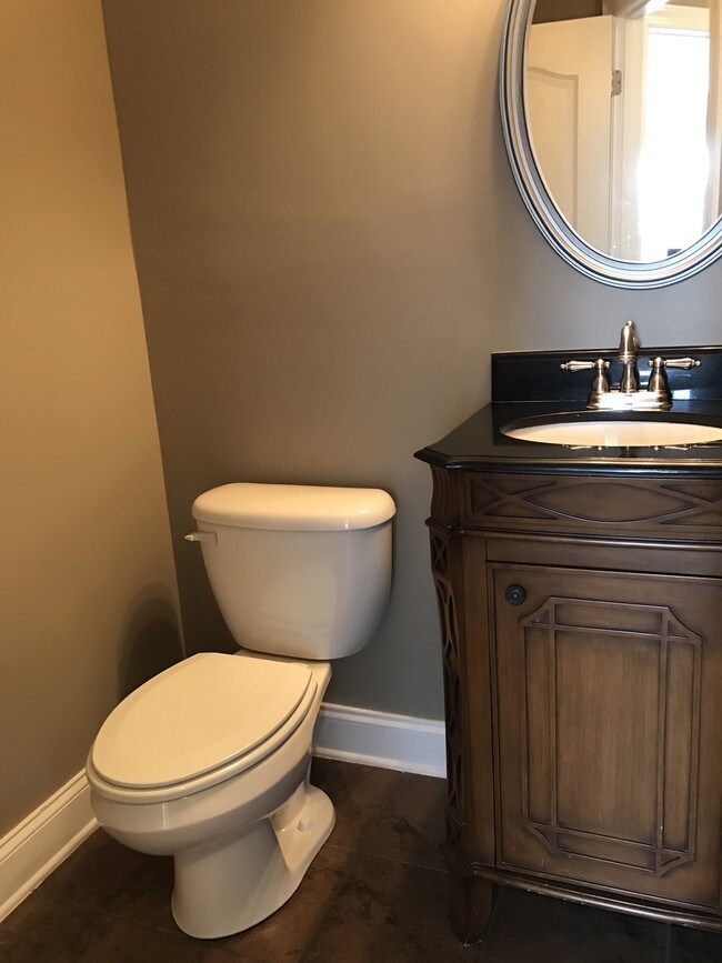 Building Photo - 3564 Drake Rd