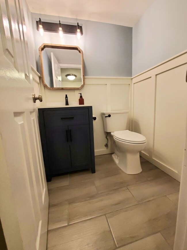 Building Photo - Comfort, Space, and Location: 4BR Alexandria Home Near Huntington Metro