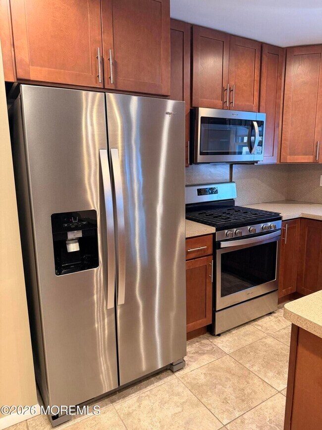 Building Photo - 340 Suburban Dr