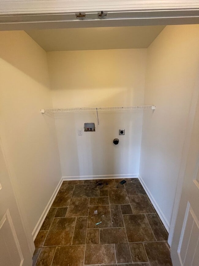 Building Photo - Updated 3 Bed 3 Bath Townhouse in Marietta!