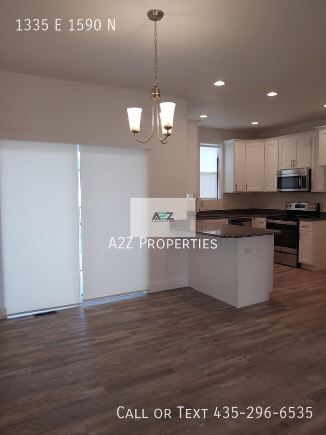 Building Photo - 1335 1590 N