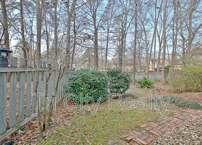 Building Photo - 404 Topaz Trail