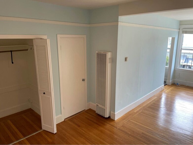 closet - 635 Irving St