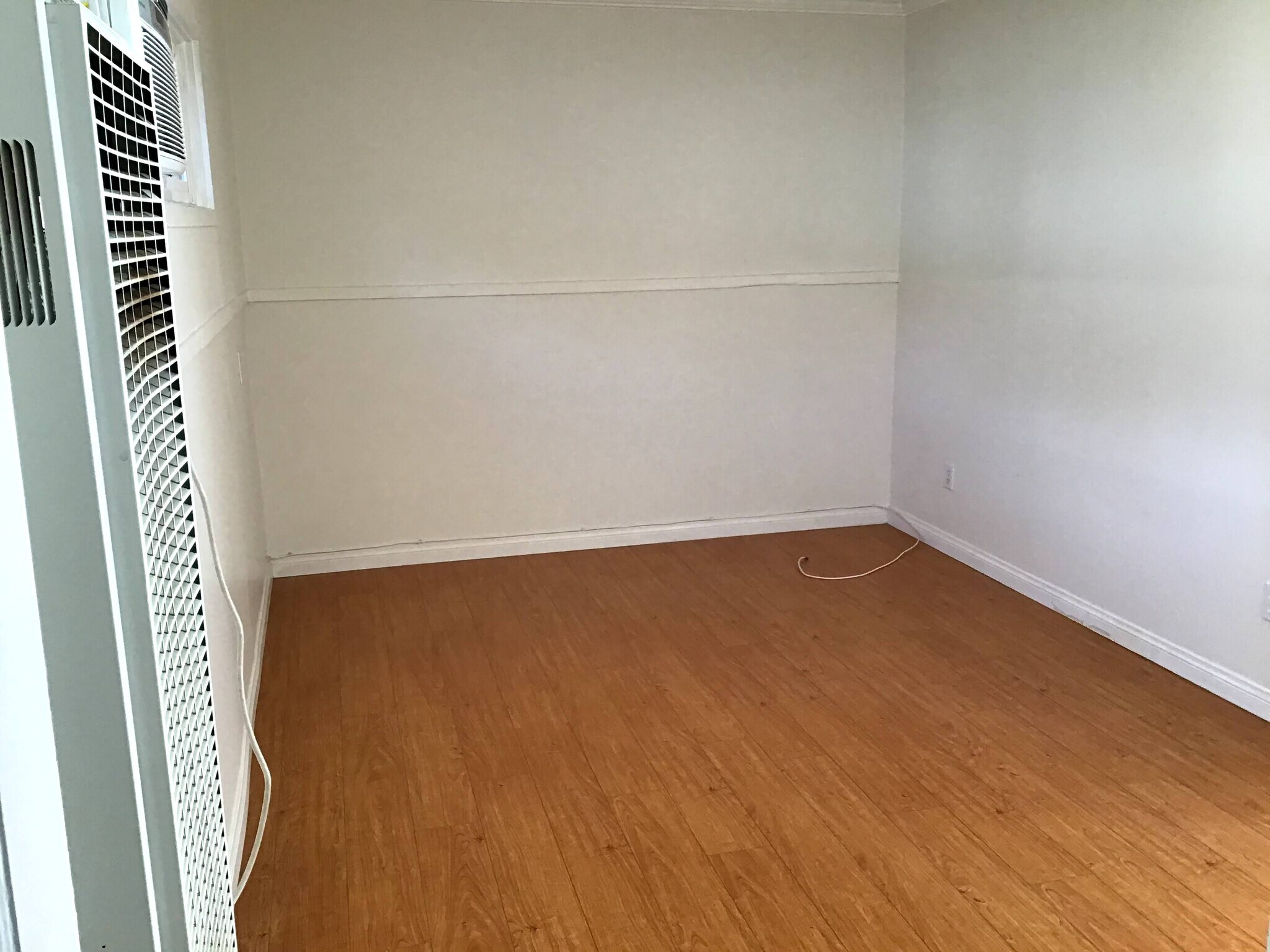 Living Area - 893 N Oakland Ave