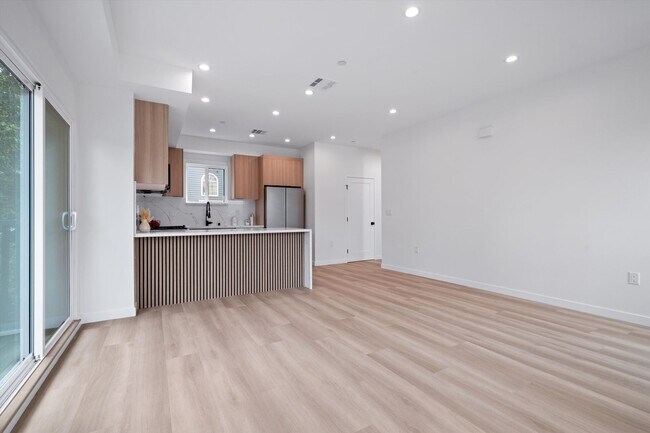 Building Photo - 1840 Stoner Ave