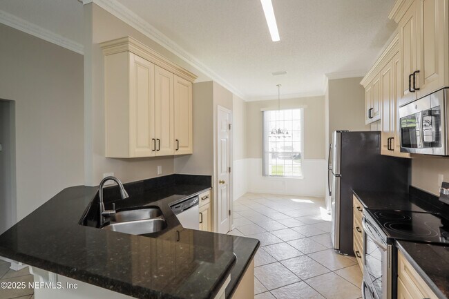 Building Photo - 3738 Woodbriar Dr