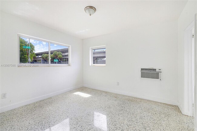 Building Photo - 1202 NW 34th St