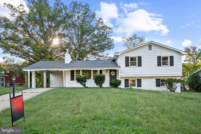 Building Photo - 9109 Pinehurst Dr