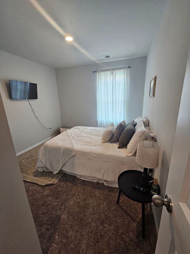 Building Photo - 4 Bedroom Home in Surf City!