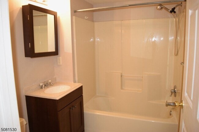 Building Photo - 177 Riveredge Dr