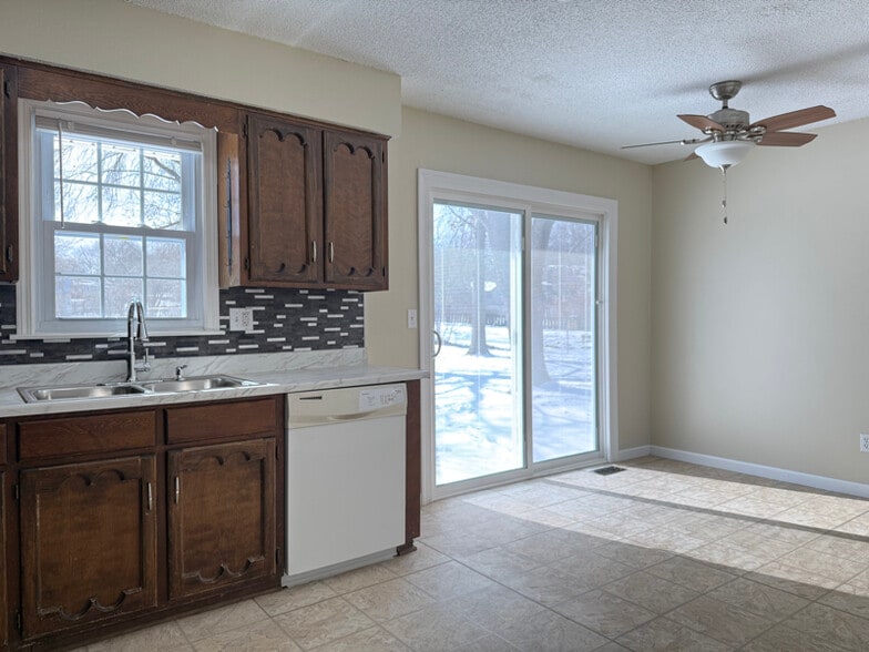 Building Photo - 2916 Iva Dr