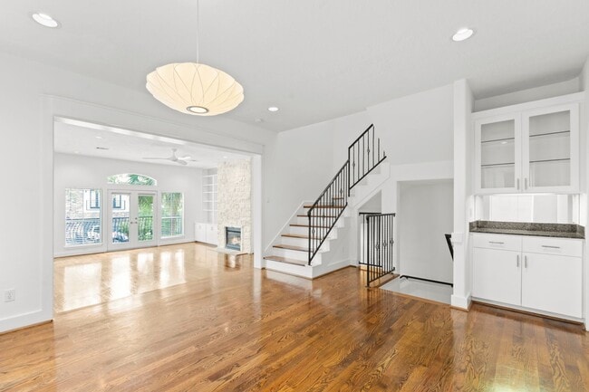 Building Photo - Live Near Memorial Park! Spacious 3BR with...