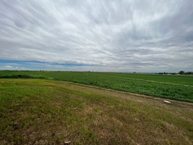 Building Photo - Peaceful Country Living | Mountain Views + Spacious 2 Bed Retreat