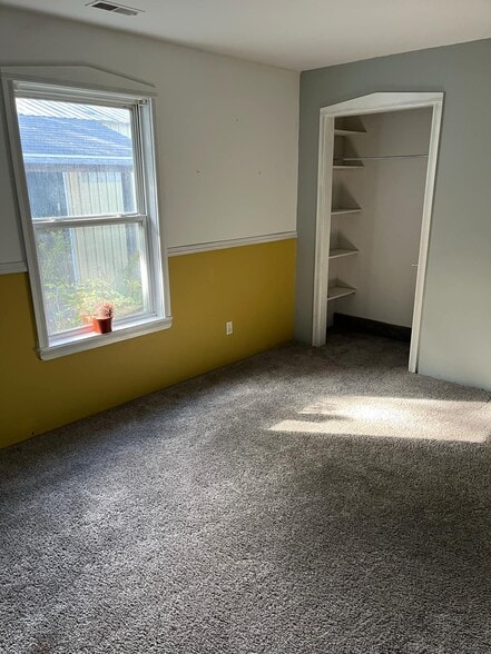 Building Photo - 9075 17 Mile Rd