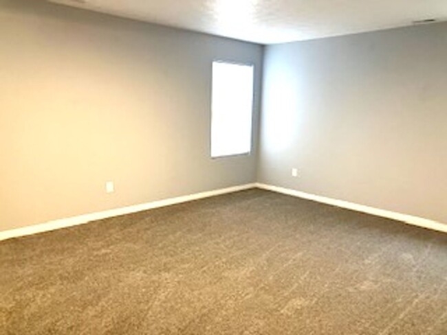 Building Photo - ***Spacious DREAM HOME w/Fresh Paint New A...